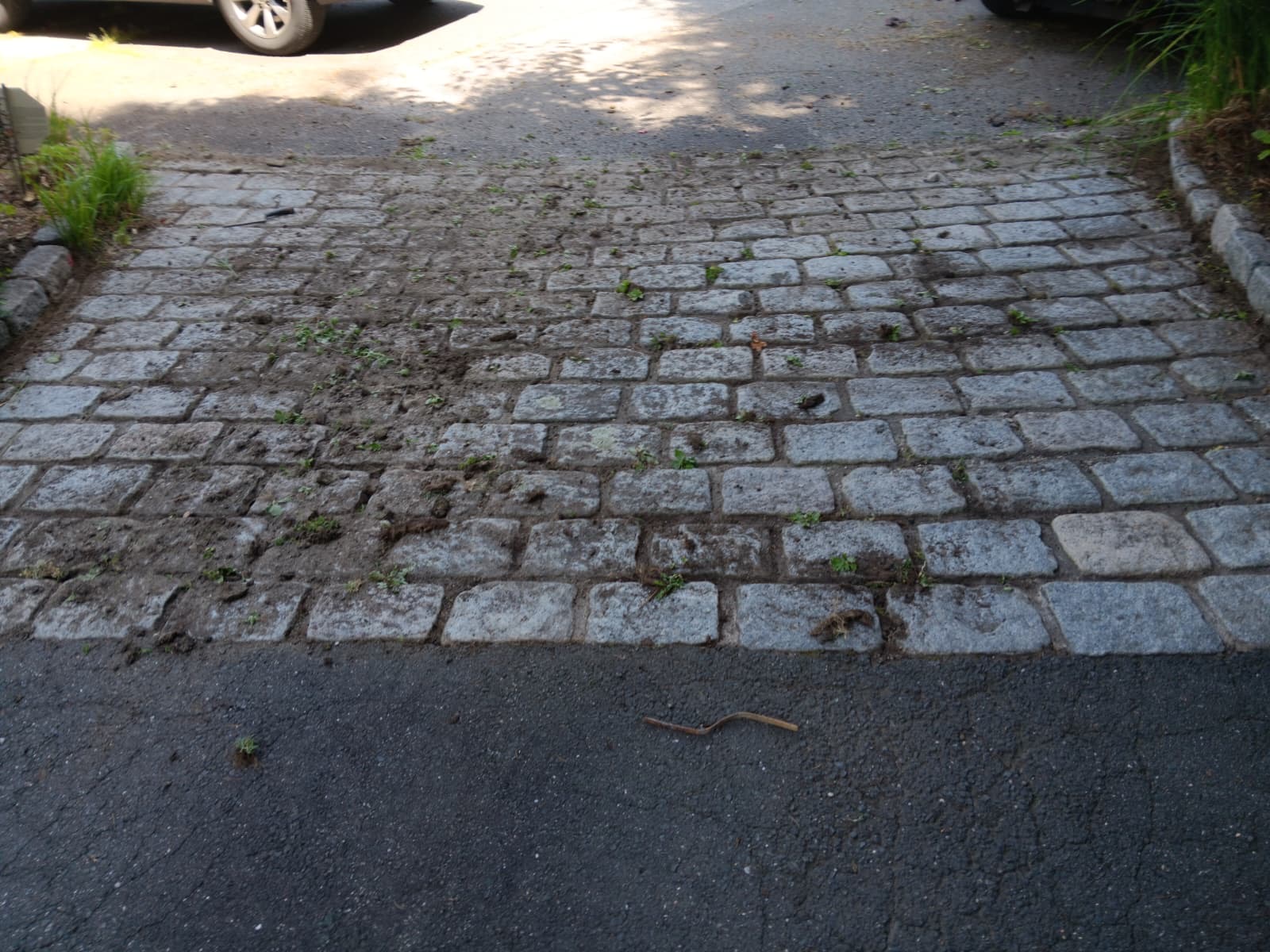 Belgian block cobblestone driveway detail