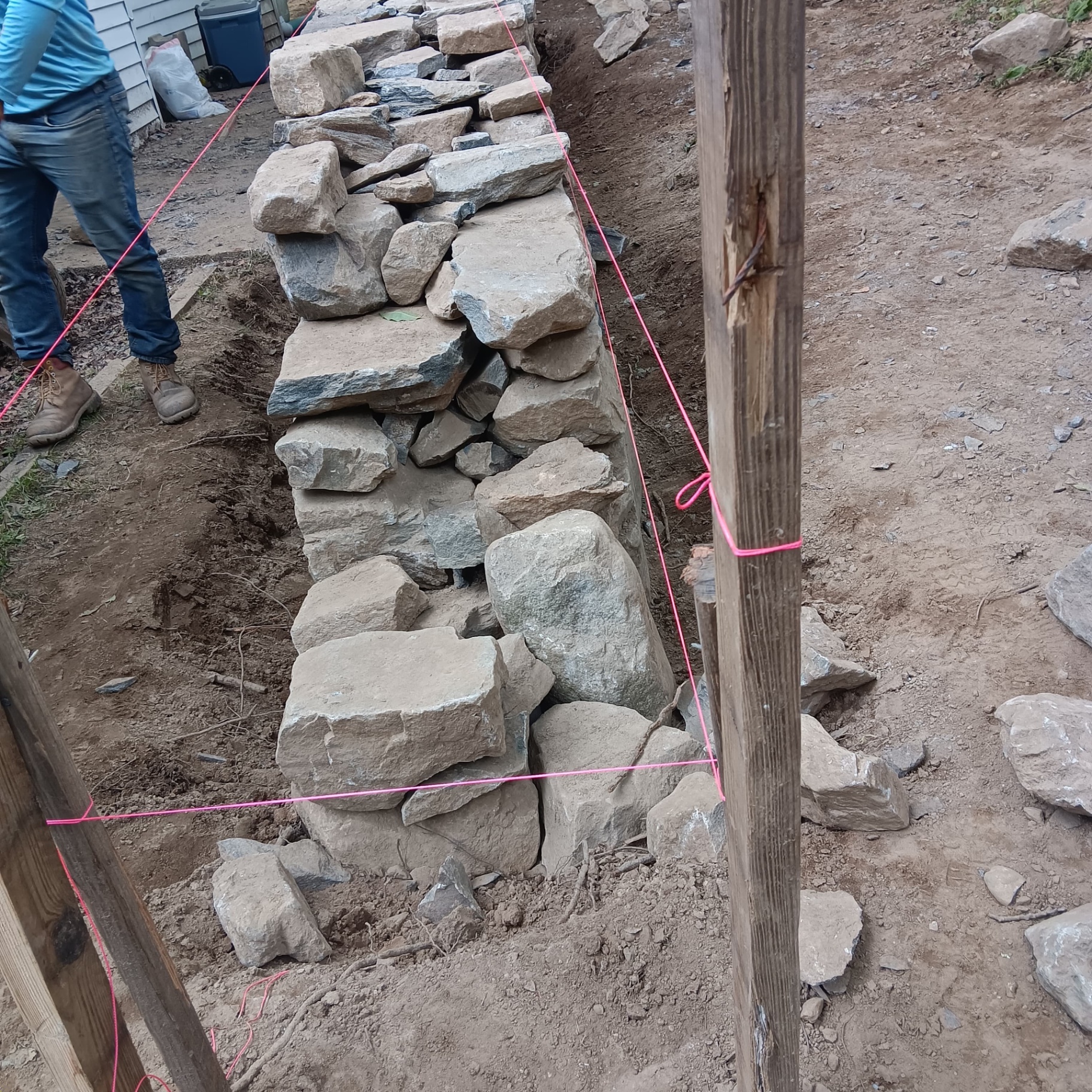 Dry-laid retaining wall construction detail